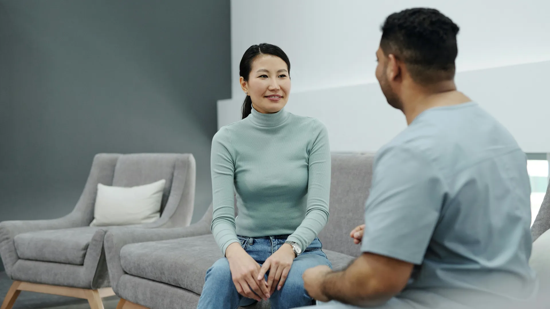 A hypnotherapy session is just about to take place between a patient and therapist.